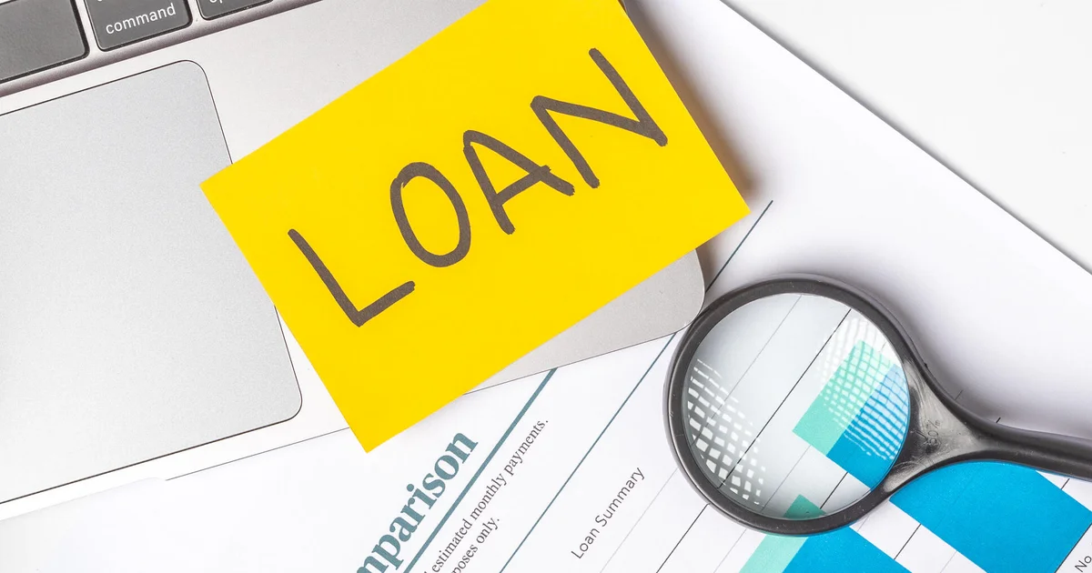 البنك المركزي الأمريكي يوقف رفع الفائدة ويوفر خيارات اقتراض ميسرة