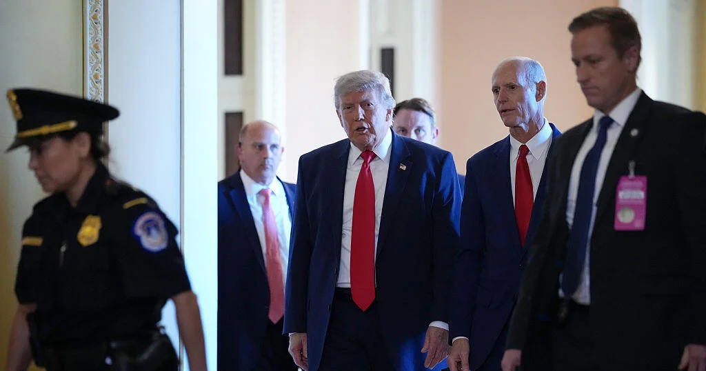 ترامب يواجه نواب الجمهوريين في اجتماع حاد حول قانون الحرب وقانون SAVE