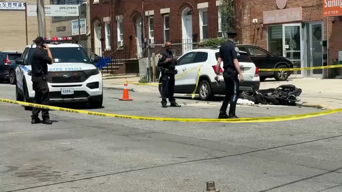 وفاة فتى 13 عامًا في كوينز بعد تصادم دراجة نارية بشاحنة