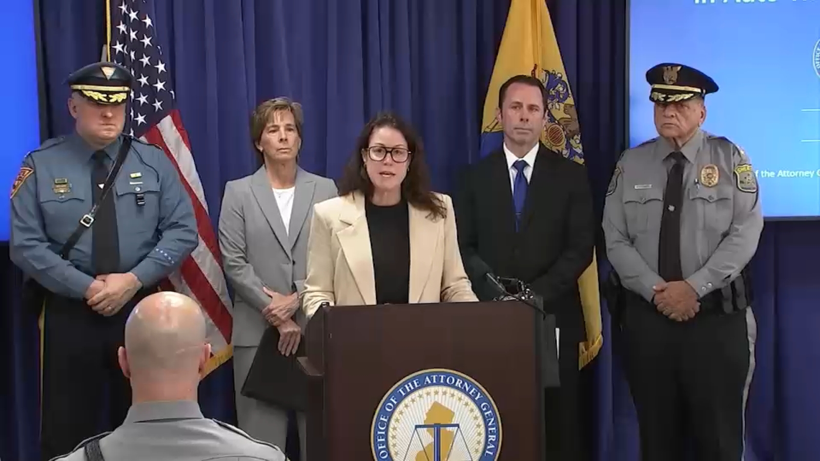 القبض على أكثر من 60 شخصًا في شبكة سرقة سيارات فاخرة بنيوجيرسي
