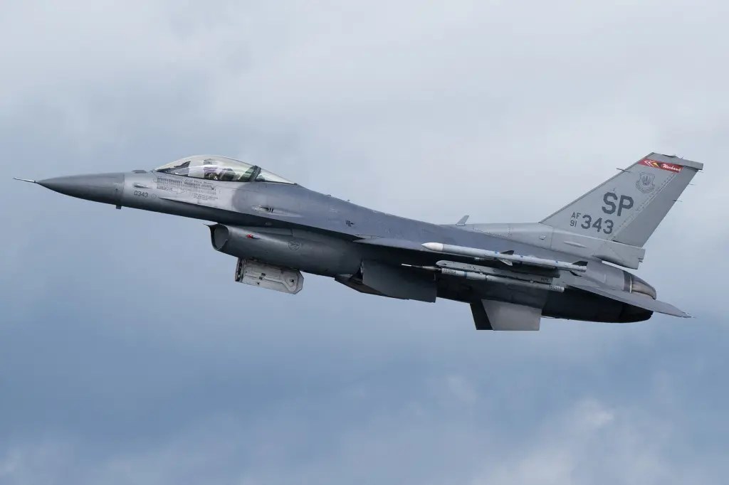مقاتلات F-16 تعترض طائرتين قرب نادي ترامب للغولف في بيدمينستر