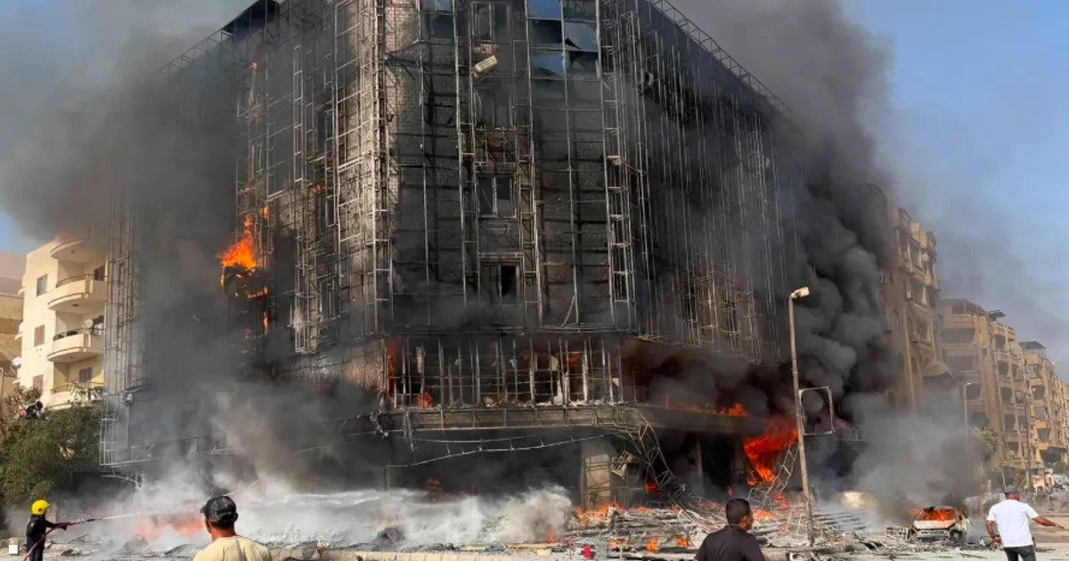 مصر: حريق في عقار سكني ومجمع تجاري بالجيزة يصيب 9 أشخاص