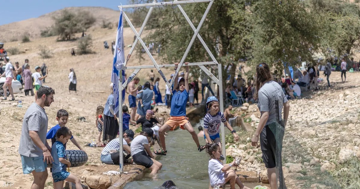 فلسطين: مستوطنون إسرائيليون يحولون مياه فصايل إلى بركة ويحرمون مزارعين من الري