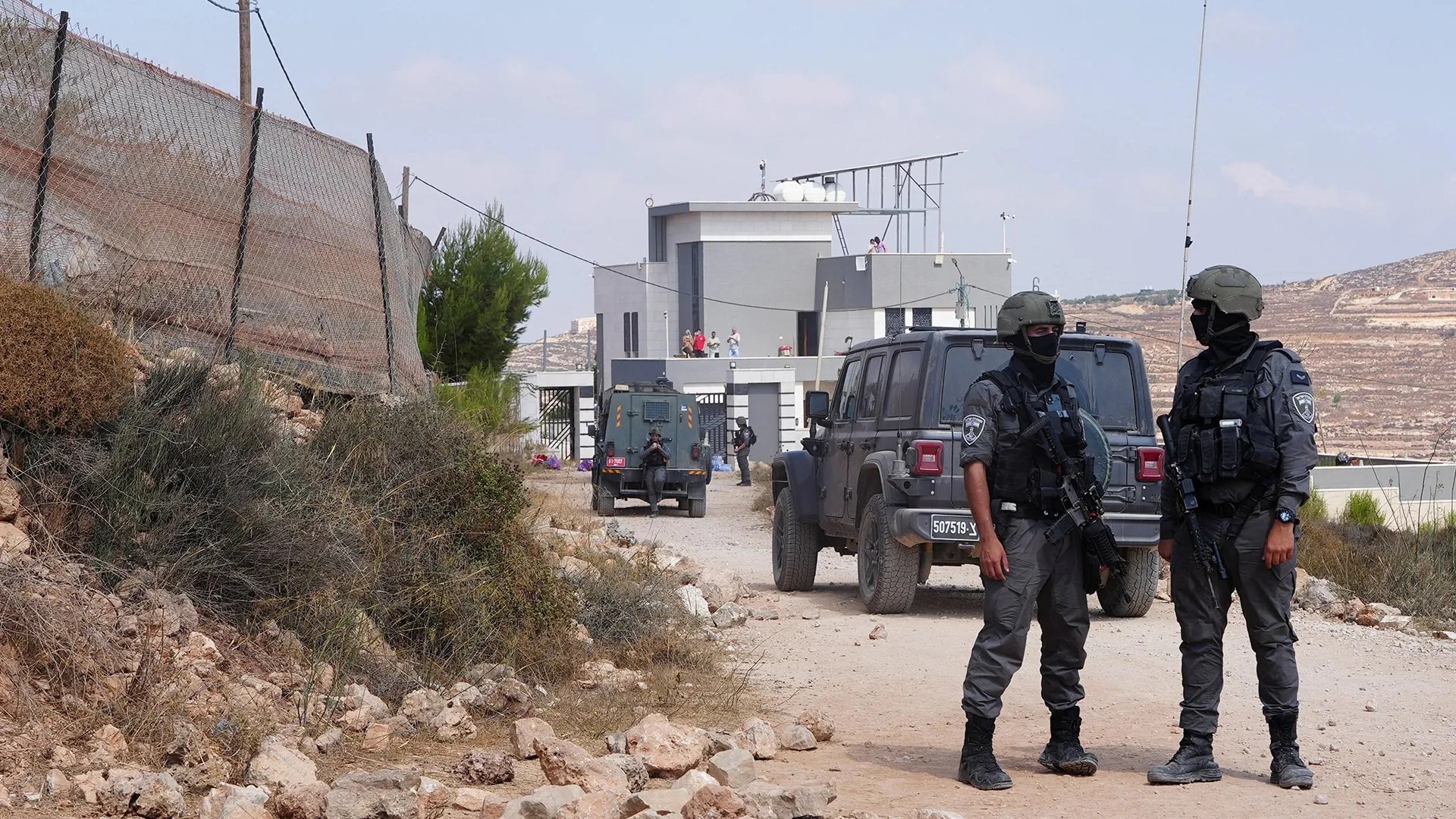 فلسطين: حصار إسرائيلي يطوق 3 عائلات في قصرة ويعطل الخدمات ومصادر الرزق