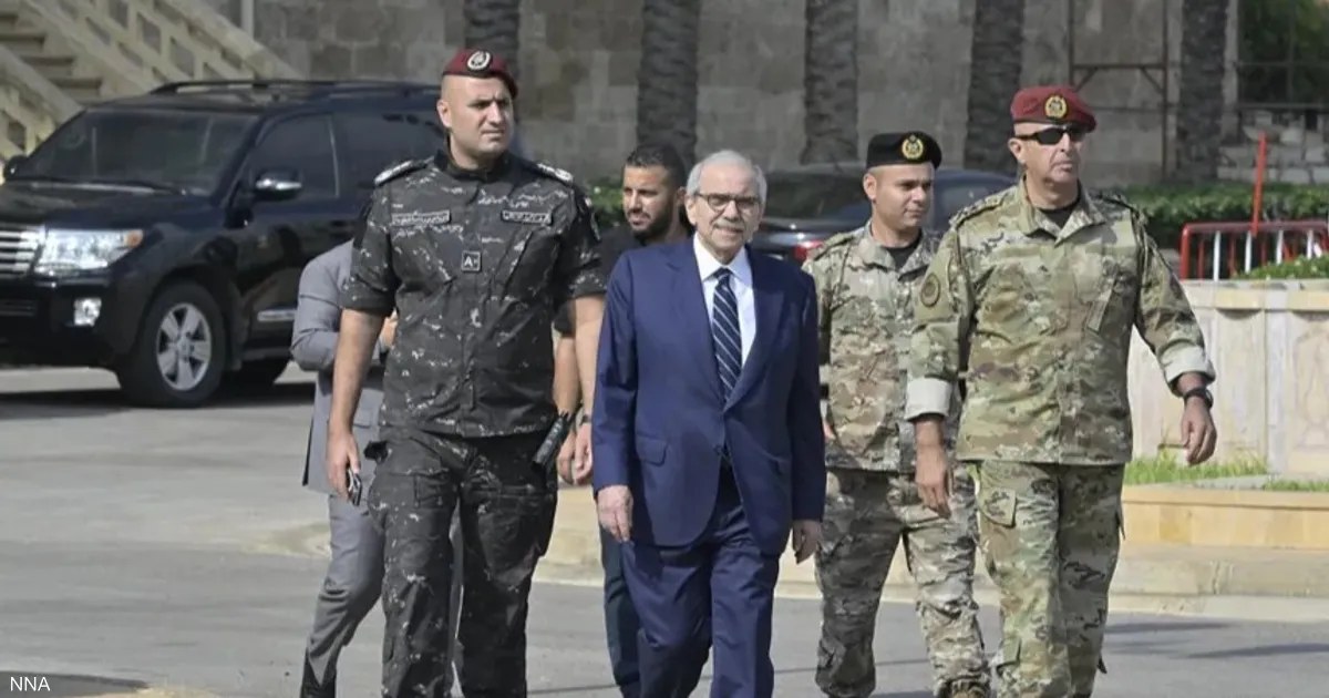 لبنان: انفجارات مجهولة المصدر في أجواء صور بالتزامن مع جولة نواف سلام جنوبًا