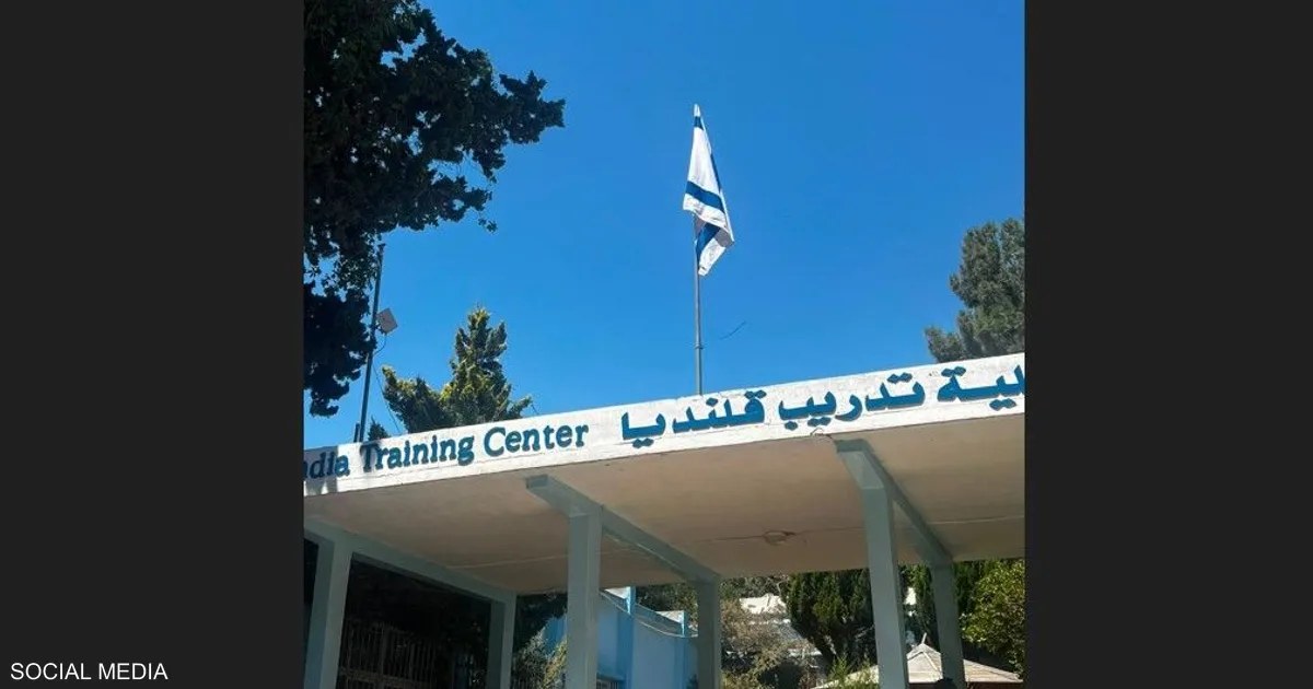إسرائيل: بن غفير يعلن إخلاء مركز للأونروا في قلنديا ورفع العلم الإسرائيلي داخله