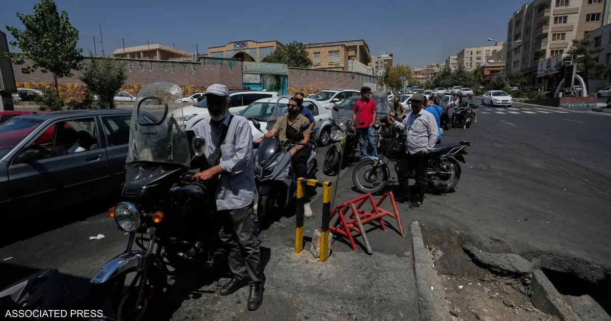 إيران: طوابير الوقود وارتفاع الأسعار يفاقمان الضغوط المعيشية في طهران