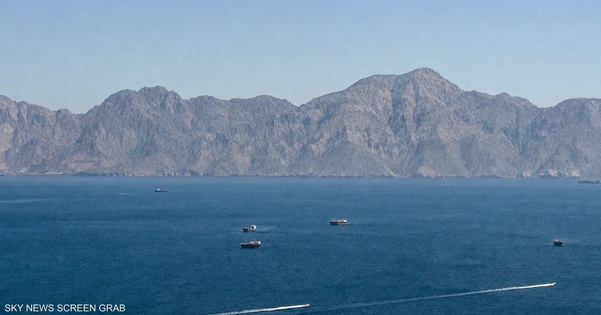 إيران: العقوبات والحصار البحري يتقدمان على الخيار العسكري الأميركي وسط مفاوضات مع عُمان بشأن هرمز