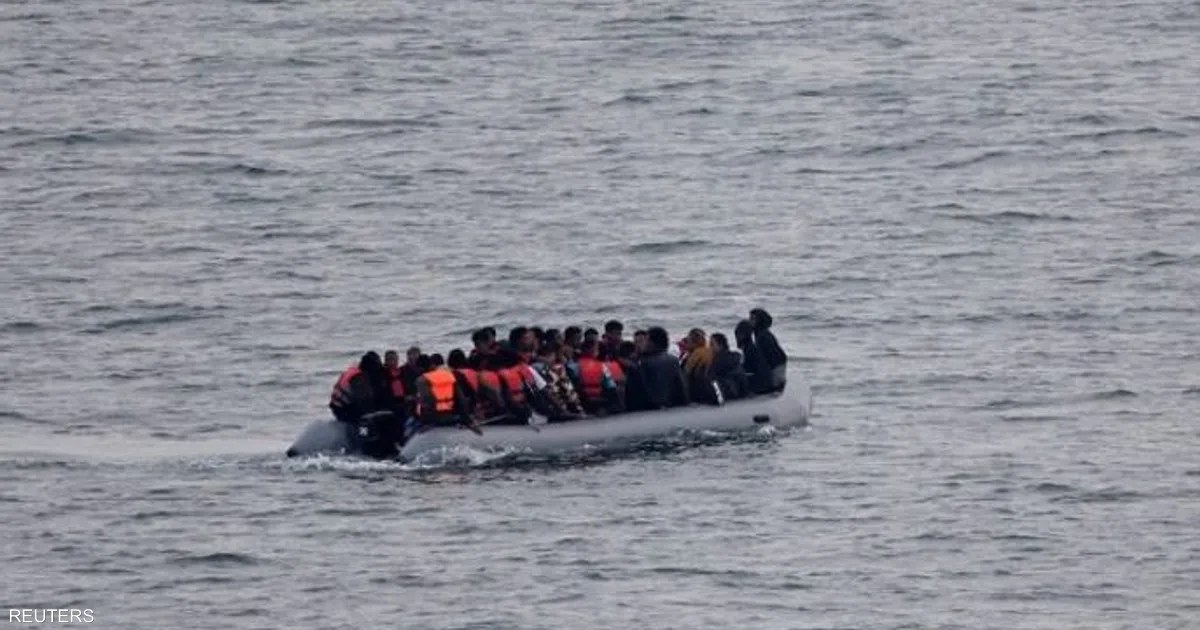 فرنسا: وفاة مهاجر وإنقاذ 72 من قارب متجه إلى المملكة المتحدة