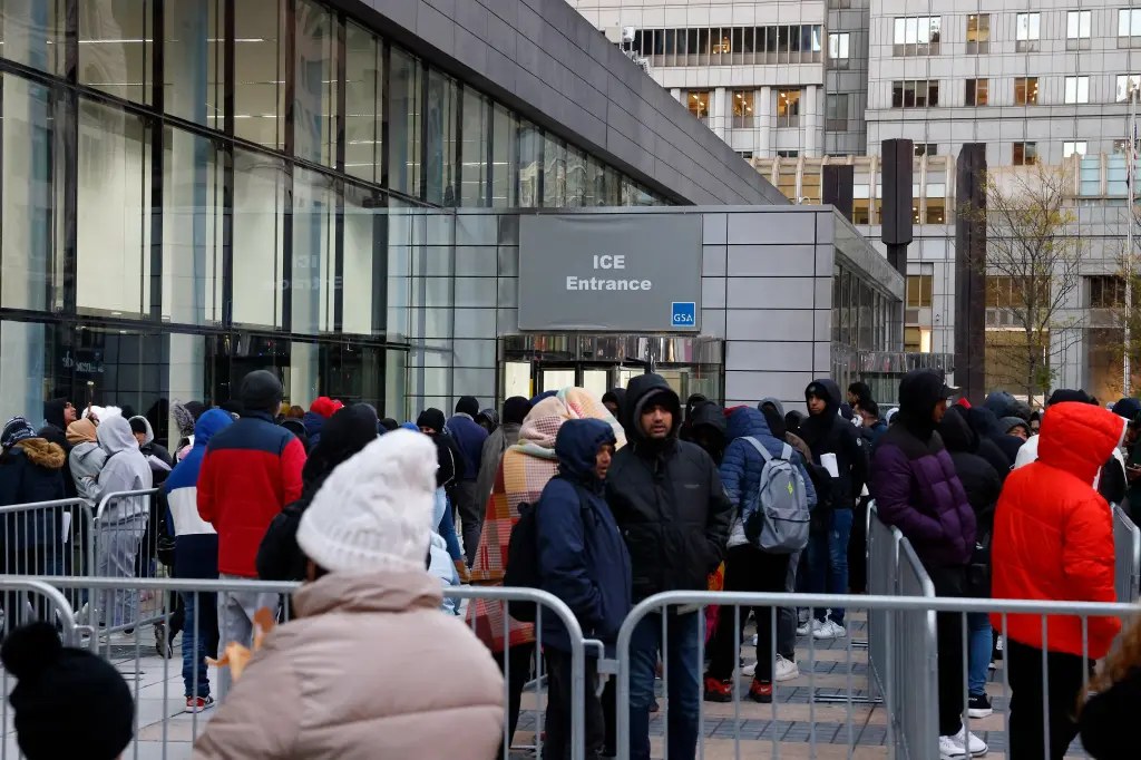 قيود إدارة ترامب ترفع انتظار مهنيين هنود للحصول على الإقامة الدائمة الأميركية إلى 179 عامًا