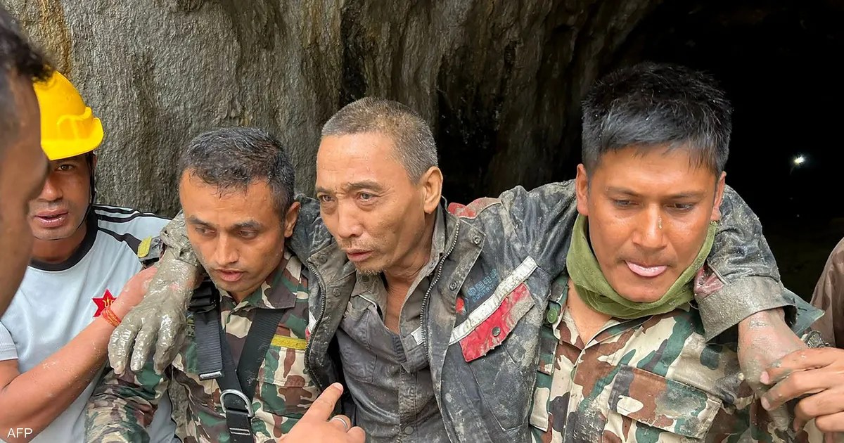 نيبال تنقذ مواطنا صينيا من نفق بعد 10 أيام من فيضانات أودت بحياة أكثر من 1300 شخص