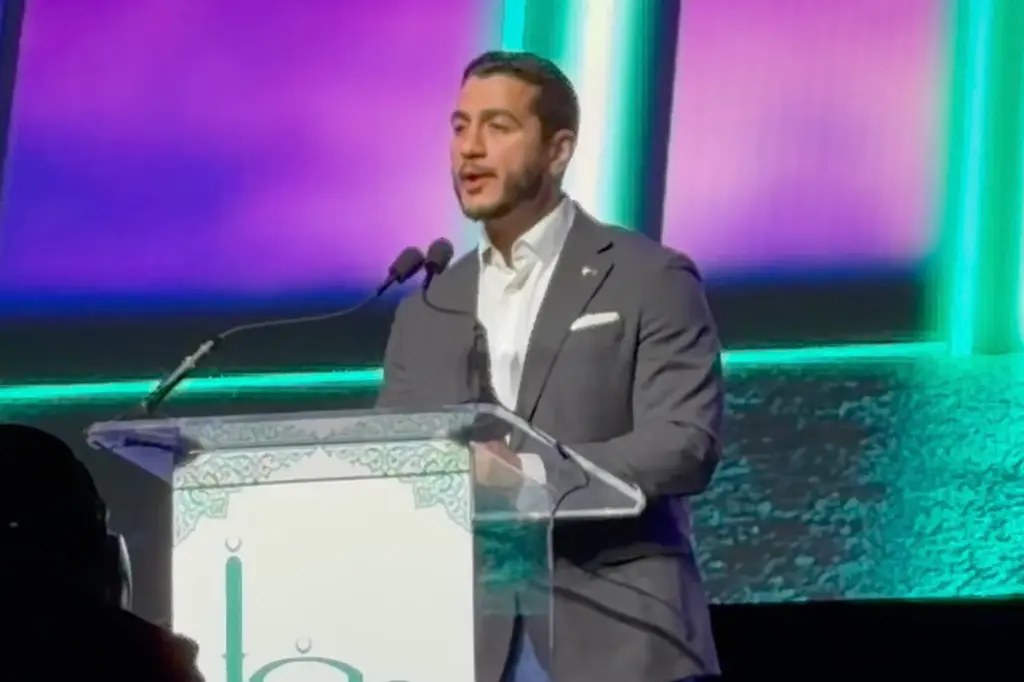 مرشح مجلس الشيوخ في ميشيغان عبد السيد يتحدث في مؤتمر ديني بديترويت شارك فيه مشككون في رواية 11 سبتمبر