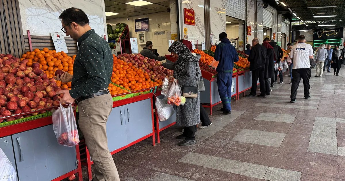 إيران ترفع سعر البنزين للاستهلاك المرتفع مع تفاقم أزمة المعيشة