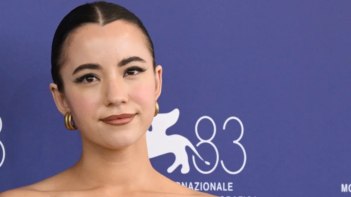 آشلي سانت كلير تزعم عرض $40 مليون عليها للصمت في وثائقي عن ماسك