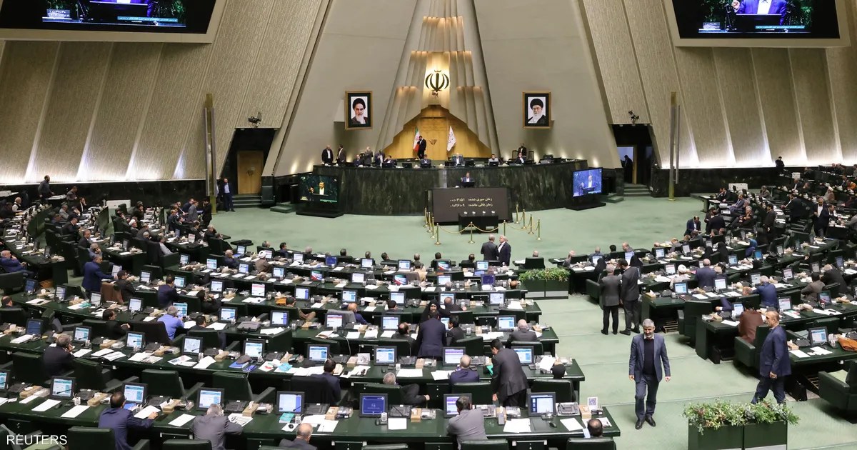 نواب في إيران يطالبون برفع دعم ذوي الدخل المنخفض