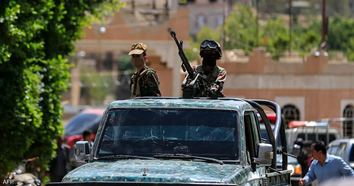 الحوثيون يحصنون مواقع عسكرية قرب باب المندب في اليمن