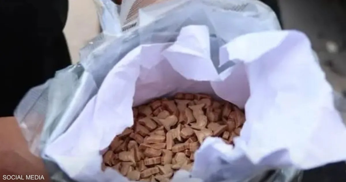 ليبيا تضبط نحو 100 ألف حبة مخدرة على هيئة القذافي