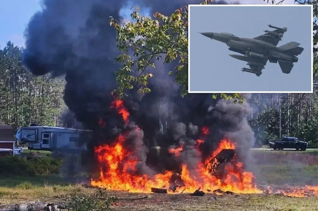 إجلاء سكان قرب تحطم مقاتلة F-16 في شمال ميشيغان