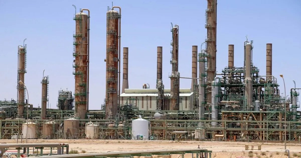 إغلاق خط نفط في ليبيا يخفض إنتاج حقل الشرارة