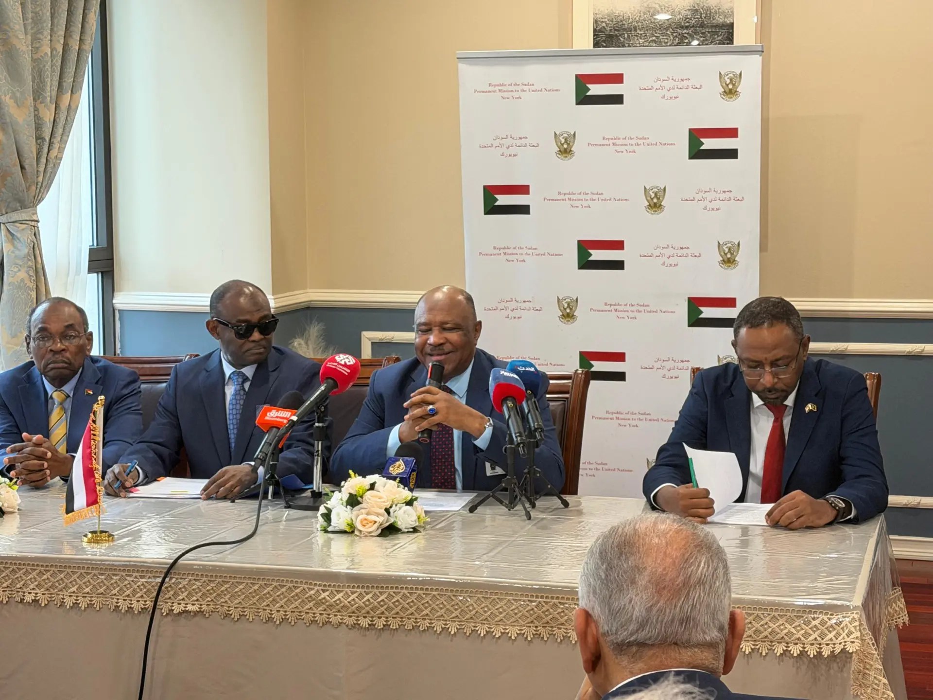 السودان يبدي انفتاحه على التفاوض ويرفض الحلول المفروضة خارجيا