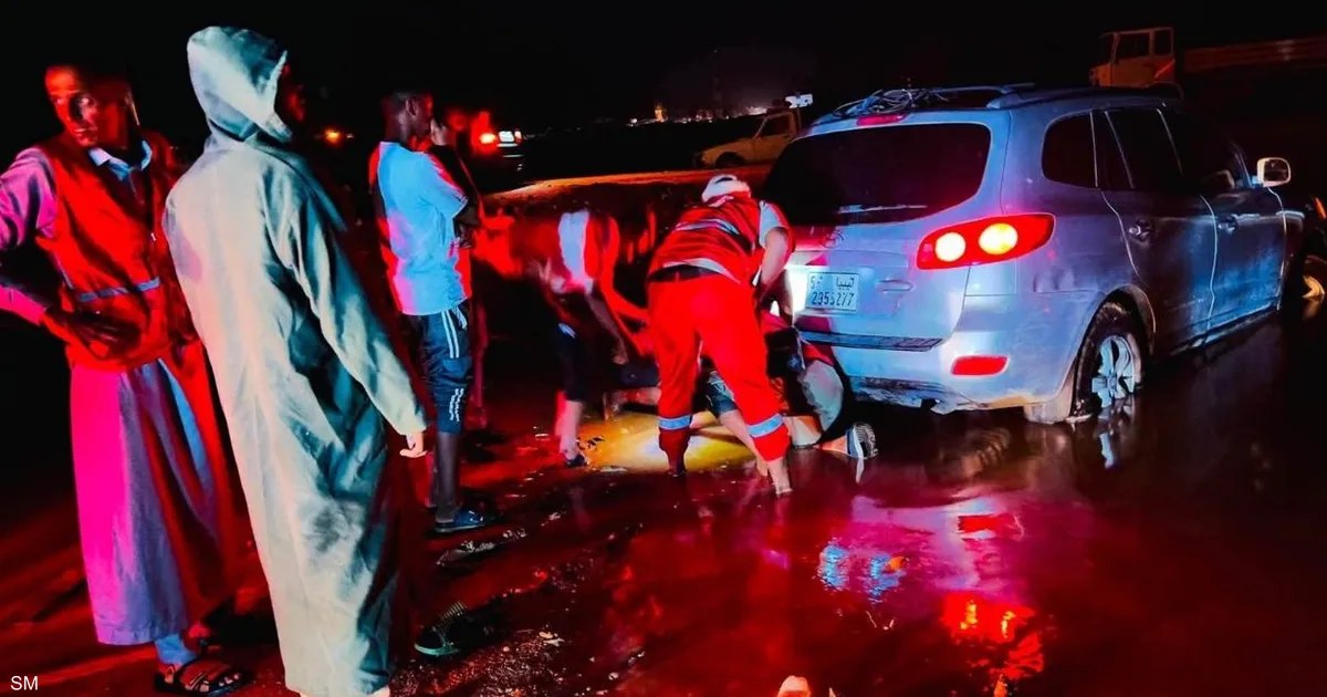 ليبيا تواصل فتح الطرق وإغاثة المتضررين بعد انحسار السيول