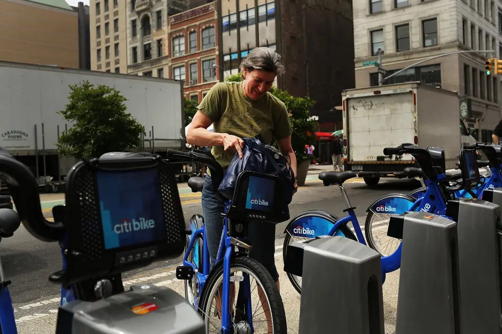 حد السرعة يخفض وتيرة دراجات Citi Bike الكهربائية ويرفع كلفة الرحلات