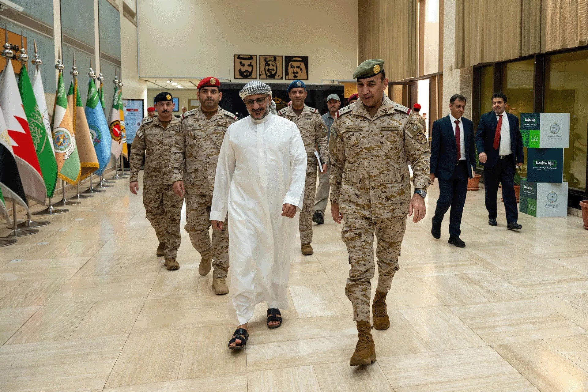السعودية تبحث مع طارق صالح تنسيق القوات اليمنية وجاهزيتها