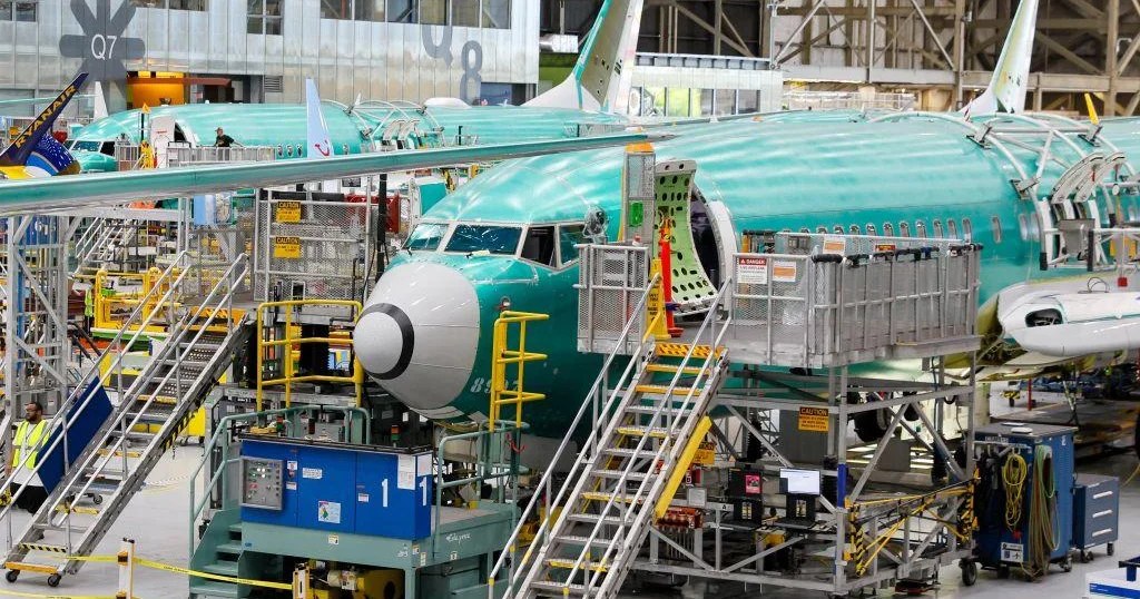 إدارة الطيران تحقق في خلل برمجي ببعض طائرات بوينغ 737 ماكس