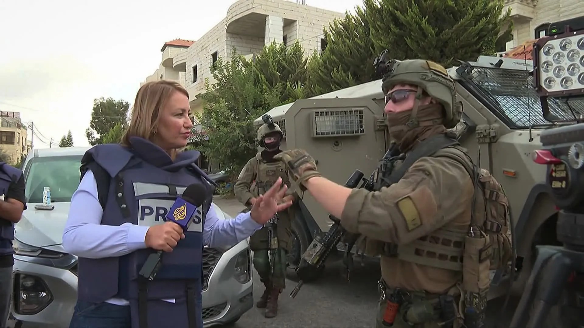 قوات إسرائيلية تمنع الجزيرة من تصوير اقتحام مستوطنين لبيتونيا في فلسطين