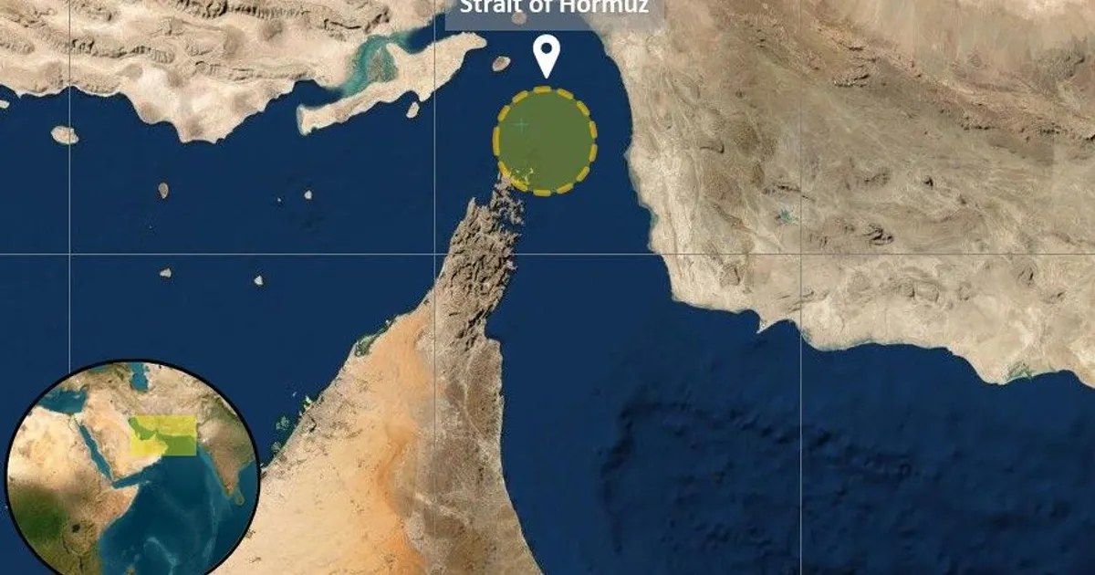 إصابة 3 سفن بمقذوفات في هرمز وسط إغلاق إيران شبه الكامل للمضيق