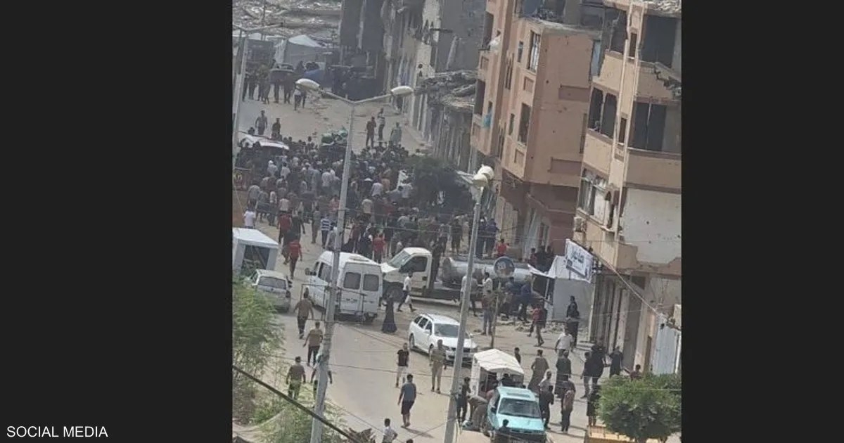 مقتل 6 فلسطينيين في غارة إسرائيلية على حافلة بمدينة غزة في فلسطين