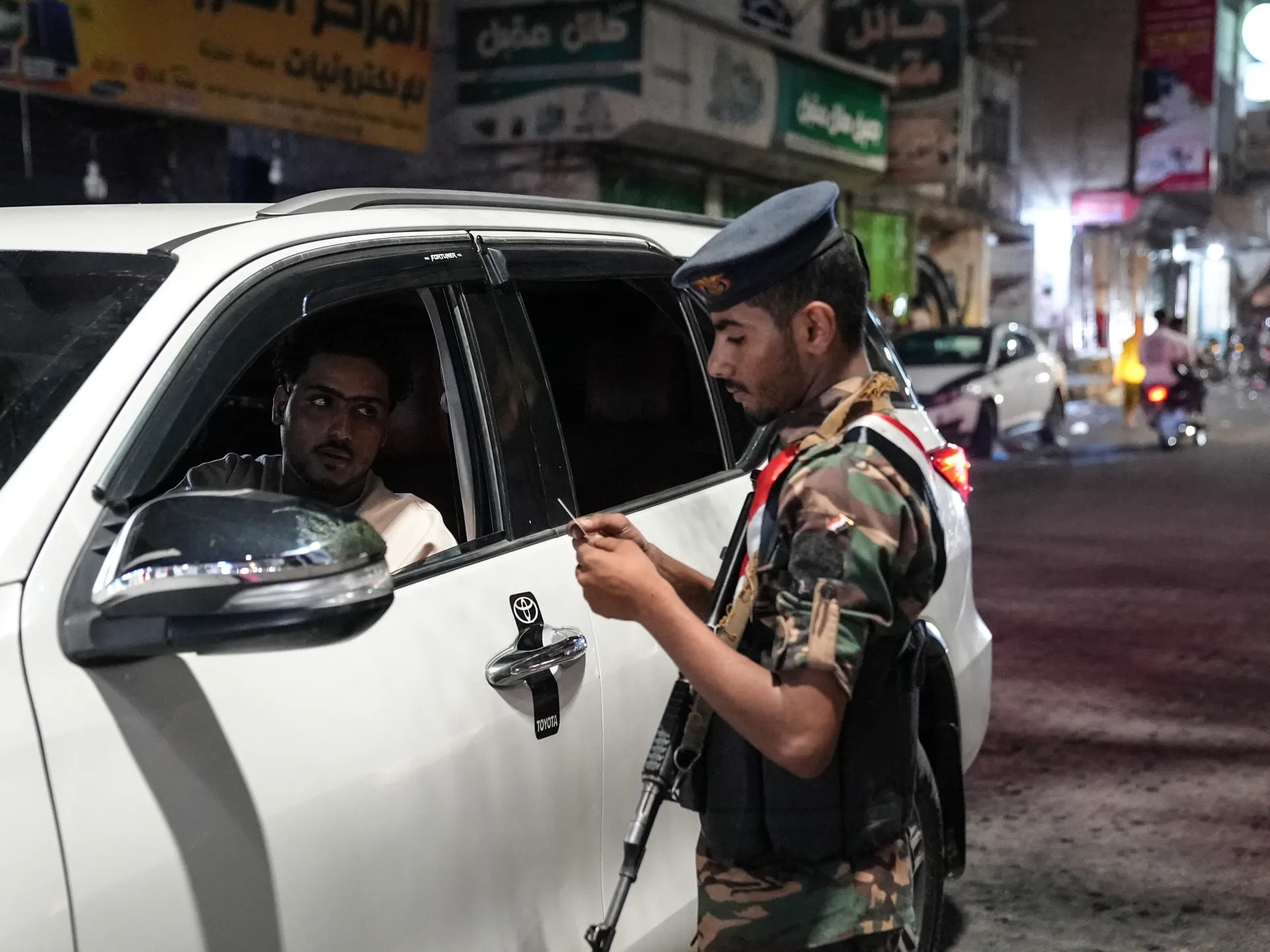 مقتل طفل بقصف في تعز باليمن وسط استمرار المعارك والغارات
