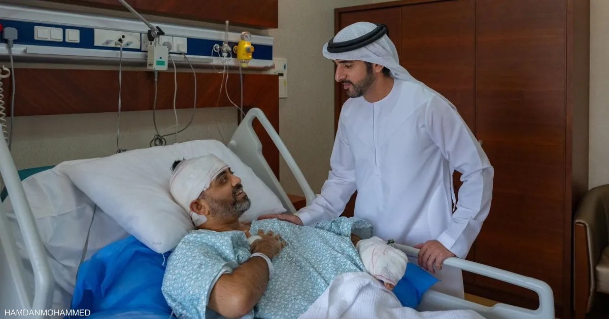 وزير دفاع الإمارات يزور طيار «فلاي دبي» ويشيد بشجاعته