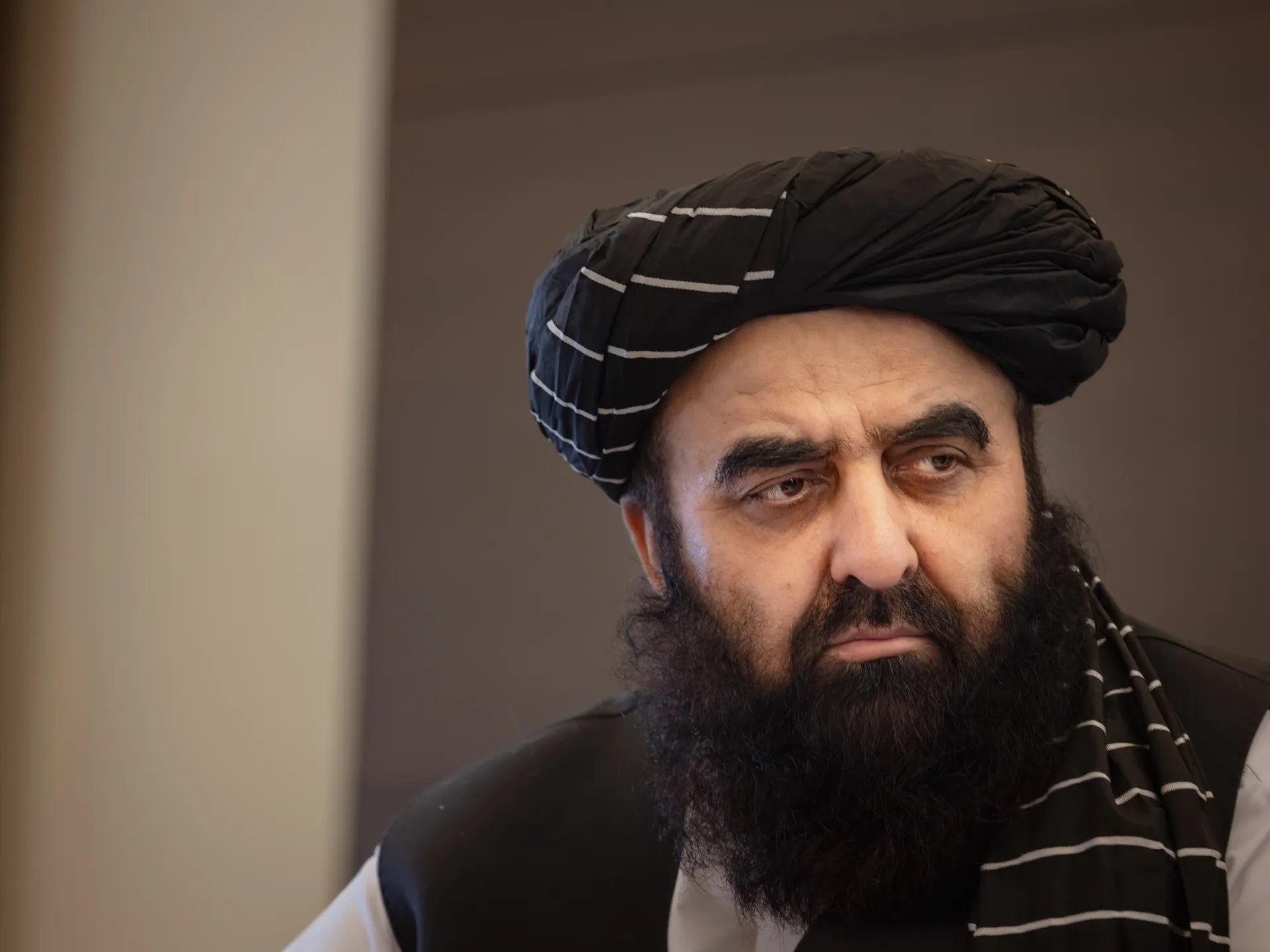 وزير خارجية أفغانستان يقول إن خلافات بلاده مع باكستان قابلة للحل بالحوار