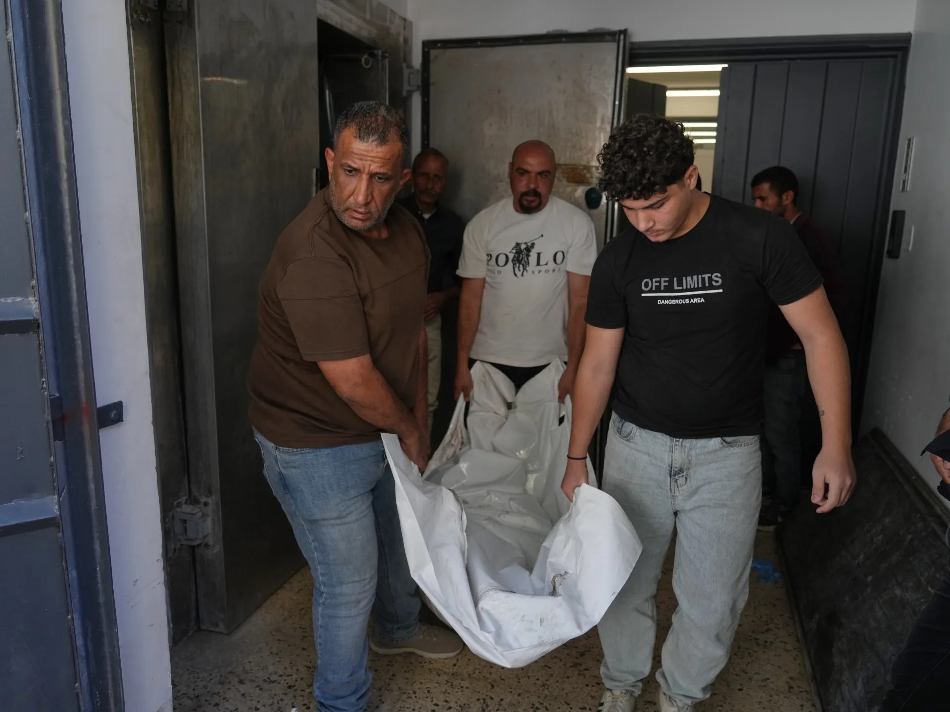 مصادر طبية في فلسطين: استشهاد فلسطينيين اثنين بقصف إسرائيلي في قطاع غزة