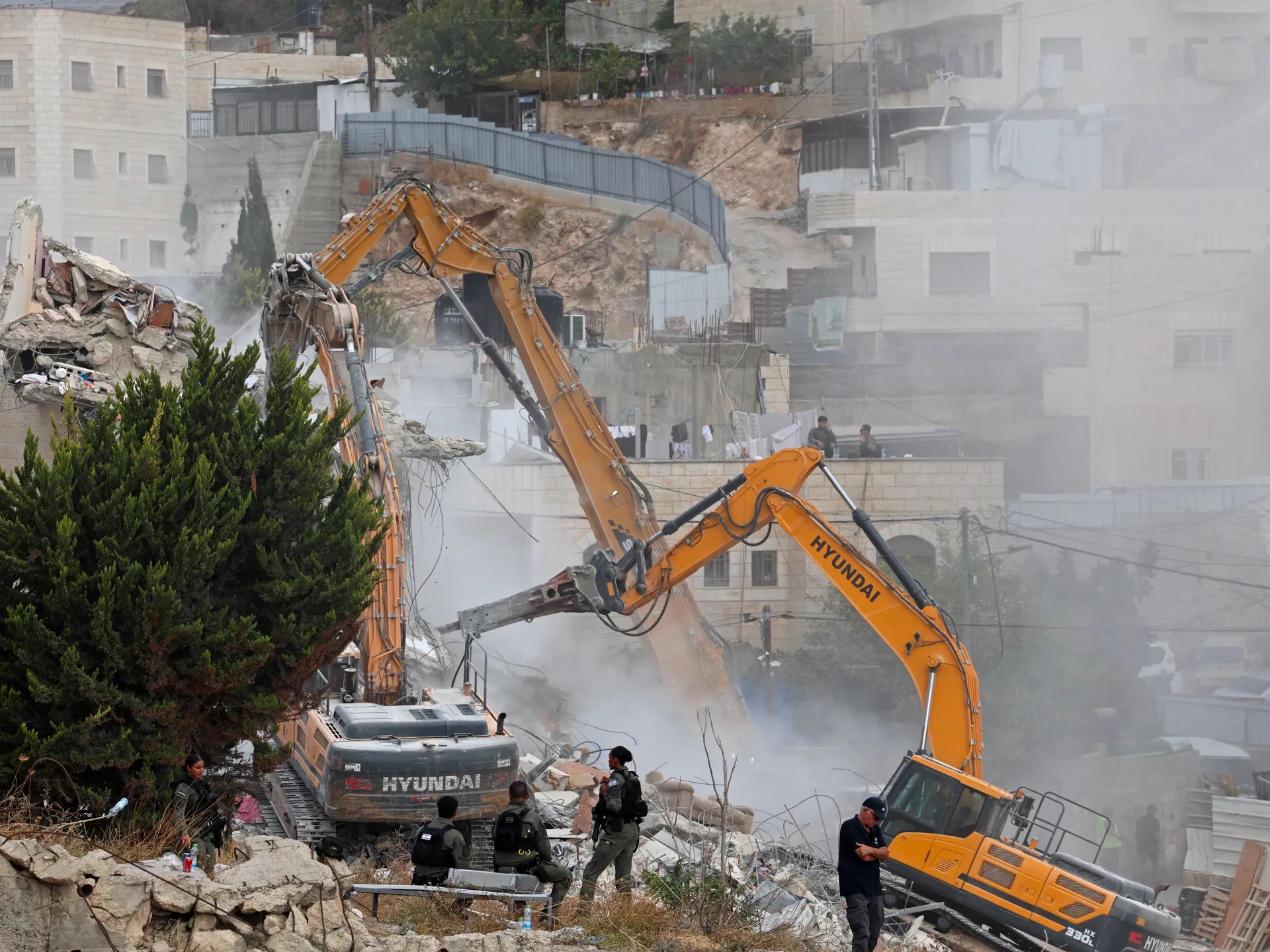قوات إسرائيلية تهدم بناية من 10 شقق في القدس الشرقية بفلسطين بحضور بن غفير