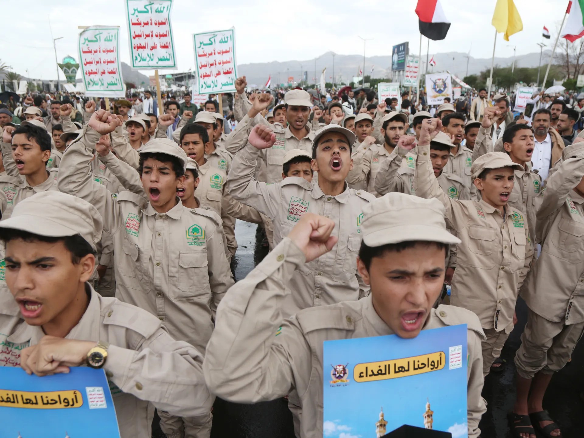 وزارة حقوق الإنسان في اليمن تقول إنها وثقت مقتل 100 طفل على الأقل جنّدهم الحوثيون