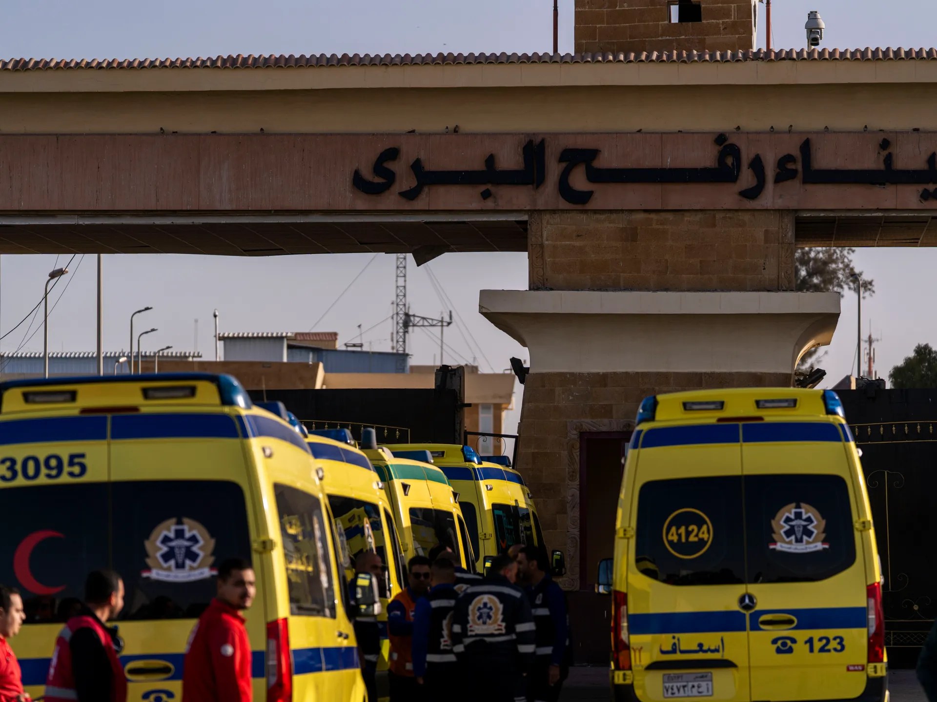 في فلسطين، إجلاء 21 ألف مريض وجريح من غزة قد يستغرق 4 سنوات