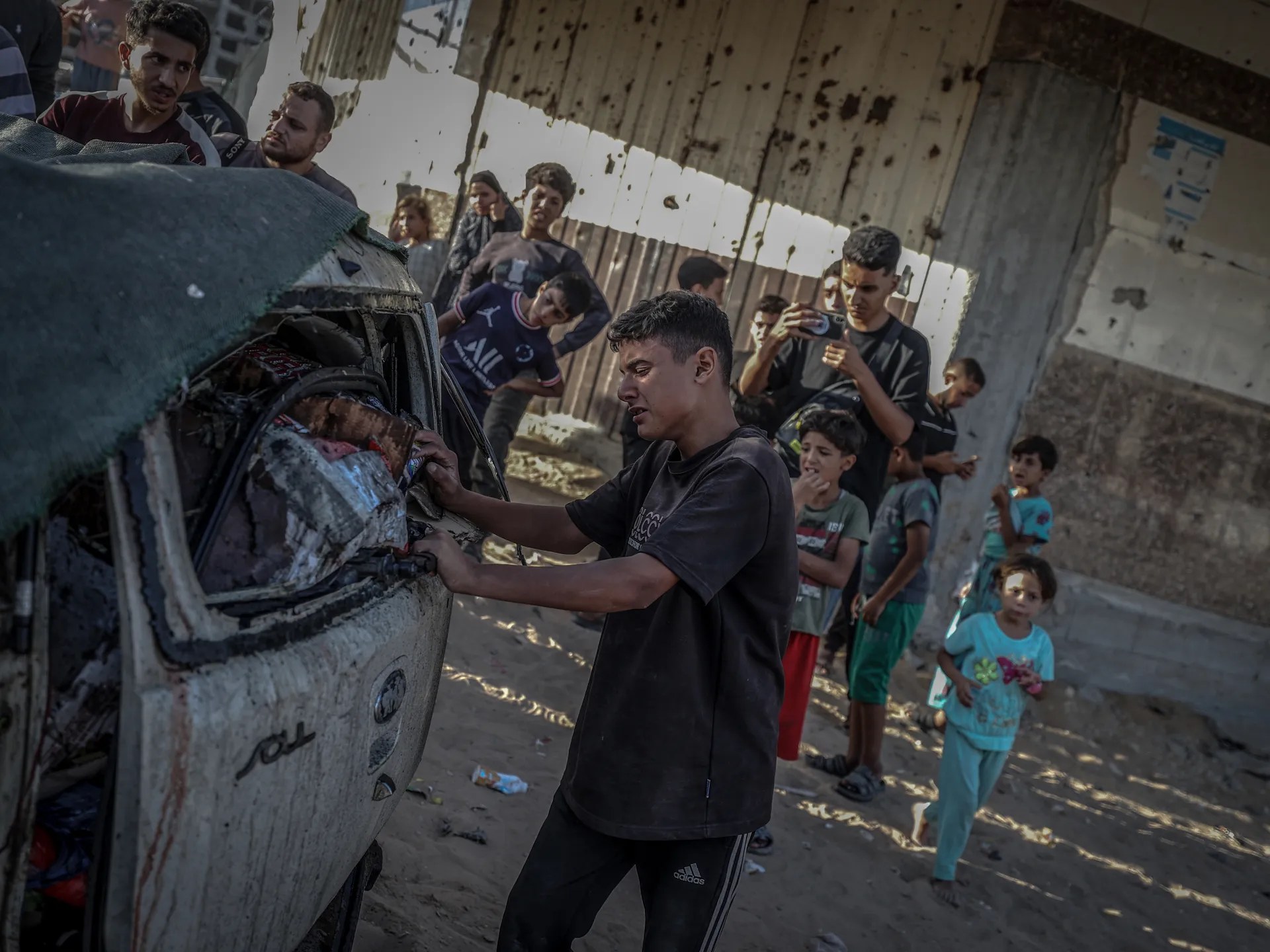 هجمات إسرائيلية على غزة في فلسطين تقتل 7 بينهم امرأة وطفل