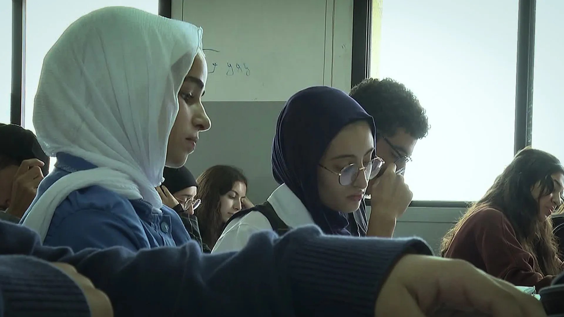مدارس النبطية في لبنان تستأنف الدراسة وسط أضرار القصف والمخاوف الأمنية
