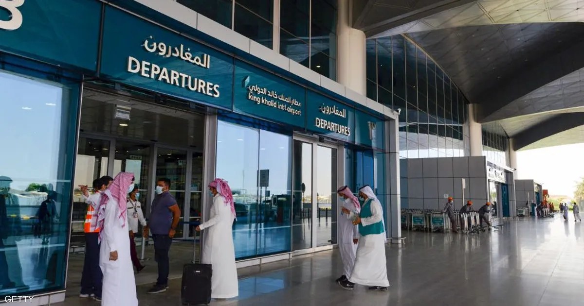 3 شهود يفيدون بعمليات إخلاء في مطار الملك خالد بالسعودية