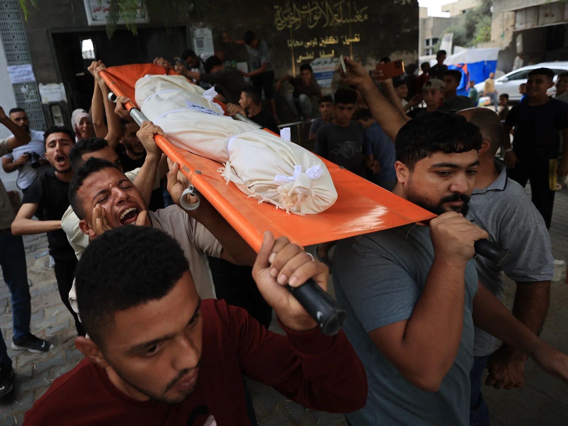 إصابات بنيران إسرائيلية ونسف منازل في قطاع غزة بفلسطين