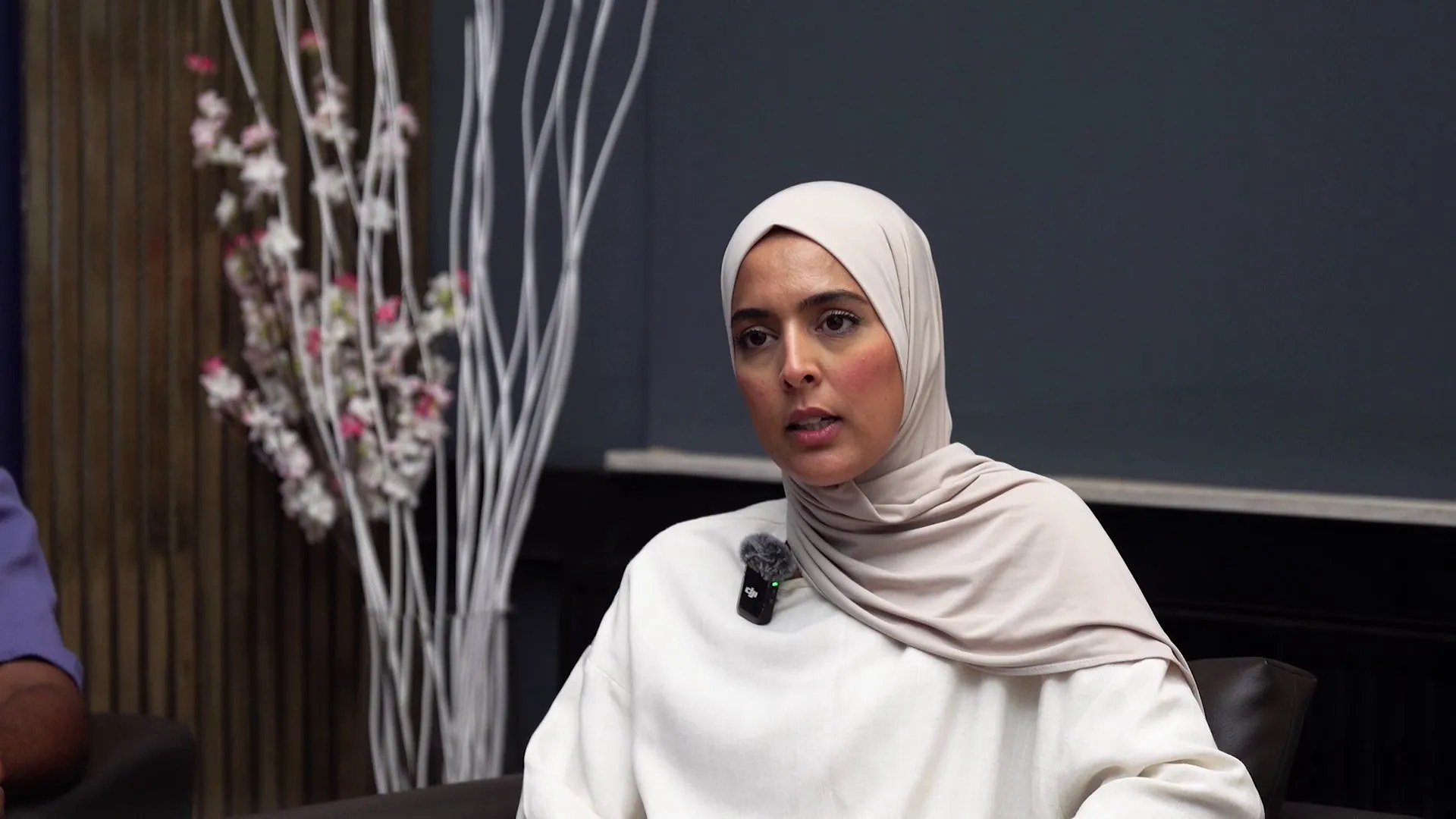 نقابة تطعن في فصل معلمة ببلجيكا لرفضها خلع الحجاب