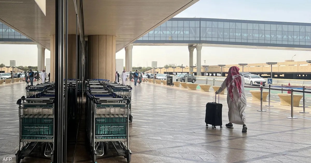 السعودية تمدد تعليق العمليات في مطار الملك خالد بالرياض بعد هجومين استهدفا المطار