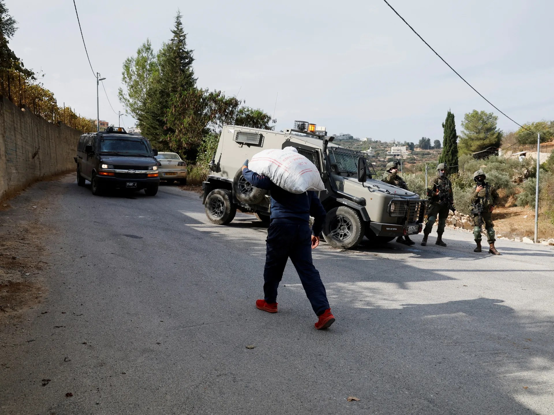 إصابات واعتقال 30 فلسطينيًا في فلسطين خلال اقتحامات إسرائيلية للضفة الغربية