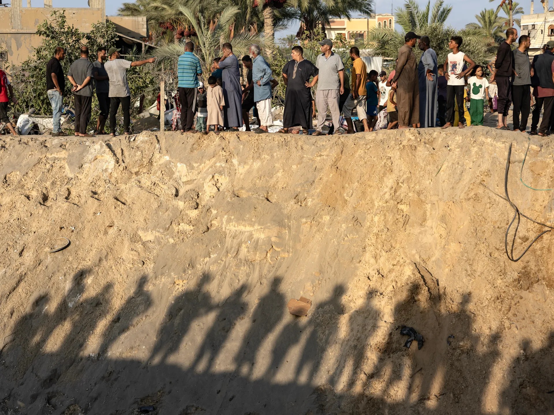 الصليب الأحمر يحذر من تضاؤل فرص تحديد هويات قتلى غزة في فلسطين