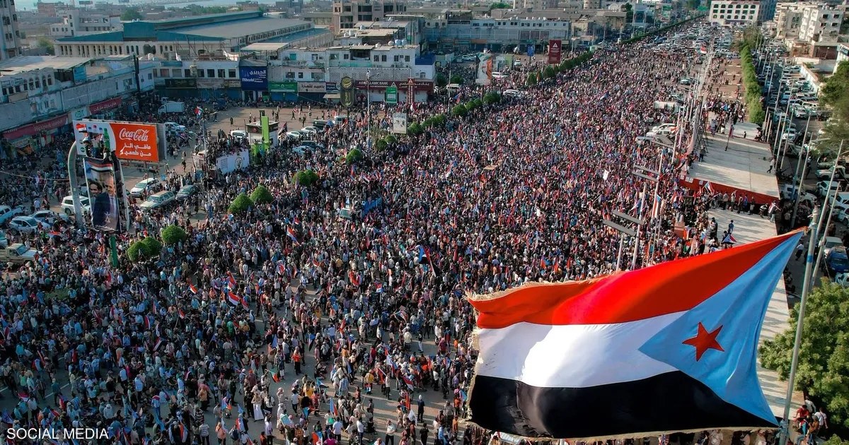 حشود تتوافد إلى عدن في اليمن لإحياء الذكرى الـ63 لثورة 14 أكتوبر