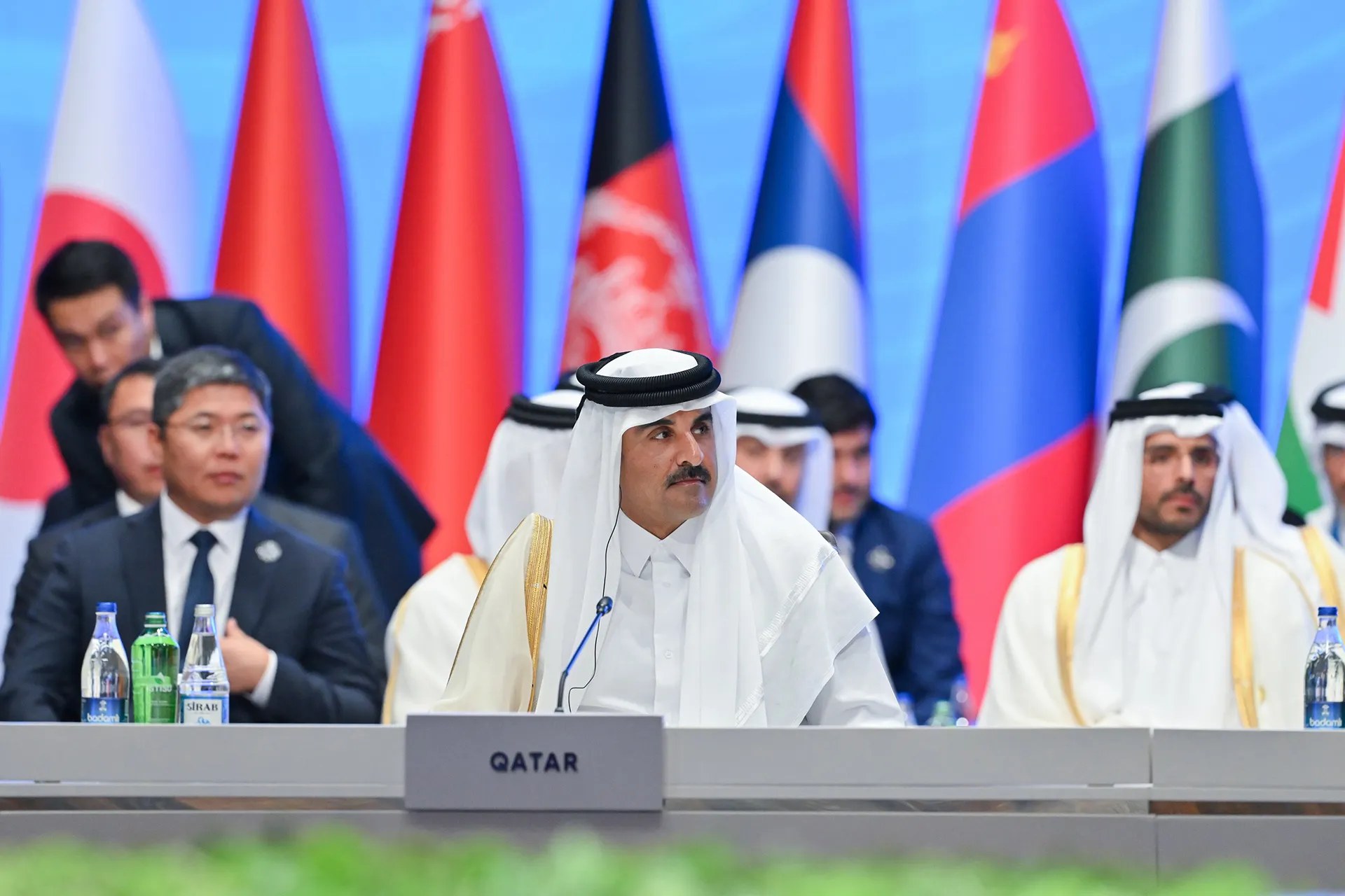 أمير قطر يدعو لتعزيز التعاون بين دول آسيا في قمة باكو