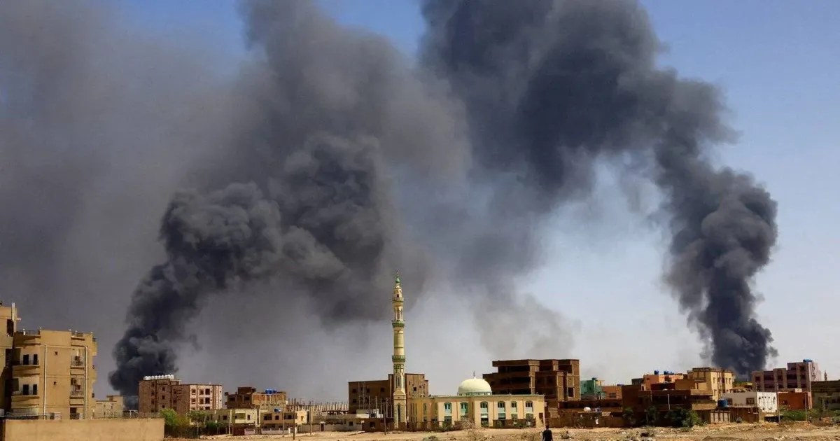 صور فضائية ترصد حريقًا قرب مدرج مطار نيالا في السودان دون أضرار هيكلية ظاهرة