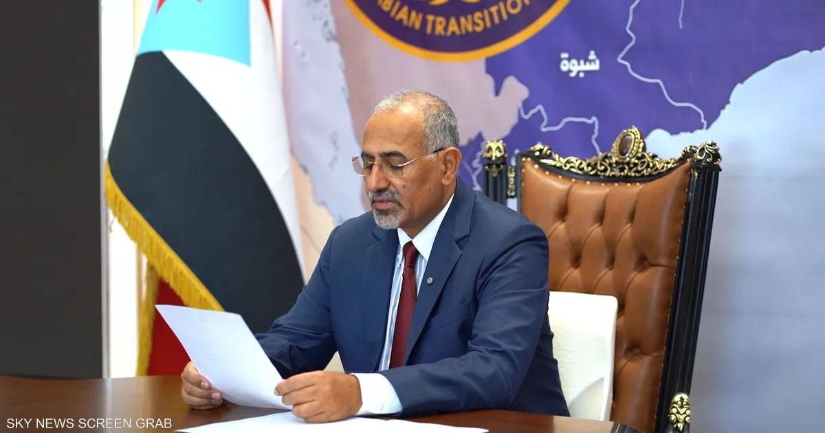 الزبيدي يتهم الحوثيين باستهداف معسكر العلم في اليمن ويقول إن عشرات سقطوا بين قتيل وجريح